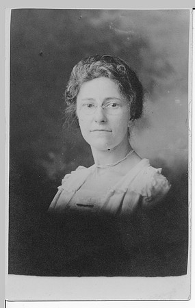 Unknown persons in Vivian Hall belongings_0009