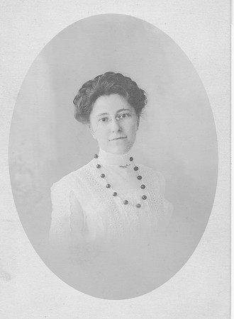 Unknown persons in Vivian Hall belongings_0006