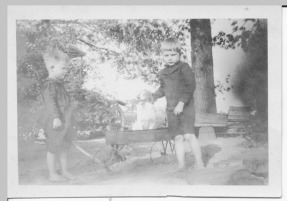 Unknown persons in Vivian Hall belongings_0005